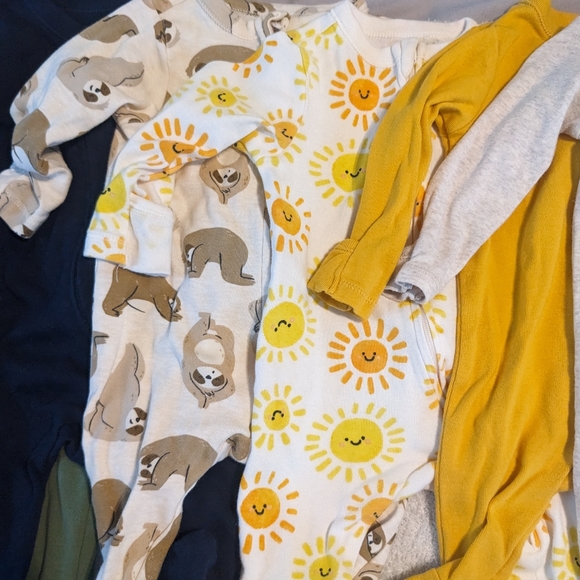 Old Navy 0-3 months - Picture 3 of 5